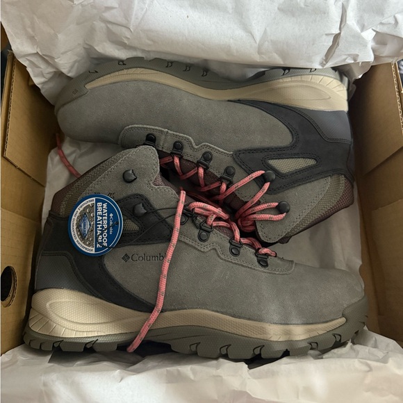 Columbia Women's Gray and Pink Waterproof Boots - Picture 1 of 3